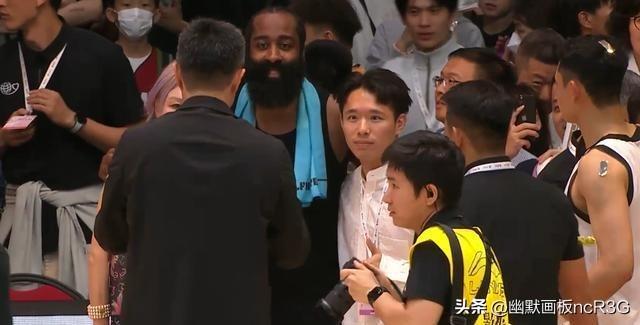 完场版比分直播，足球赛事的即时盛宴与激情瞬间完场完整比分
