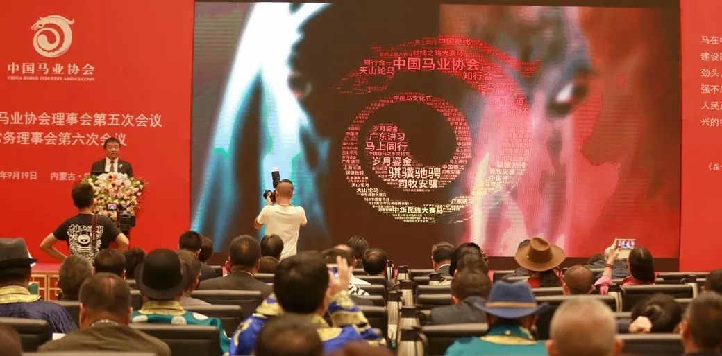 现场直击，香港开马会—一场精彩绝伦的即时盛宴香港开马开奖现场直播中彩论