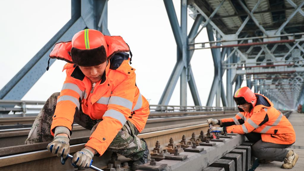 急招铁路工人，新时代下的铁轨守护者急招铁路工人最新招聘信息2021
