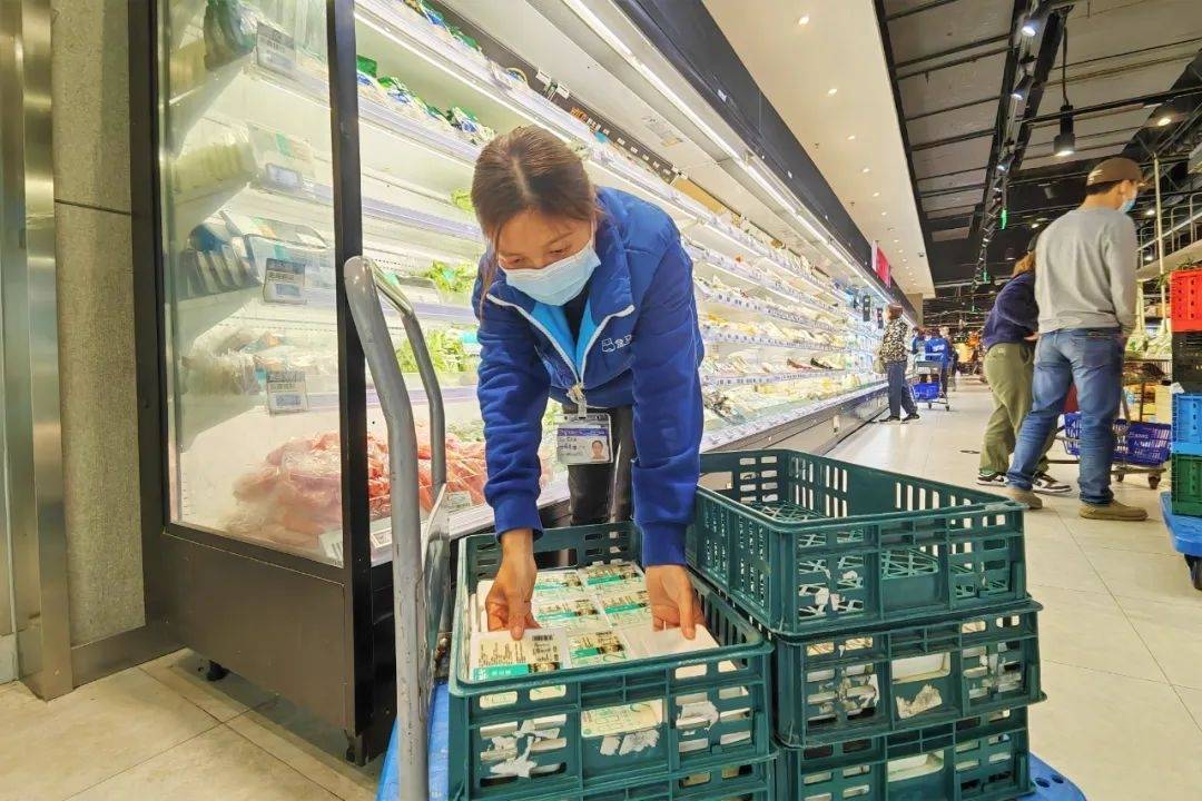 急招！日结20元/小时，分拣员岗位等你来挑战急招分拣员300天包吃住